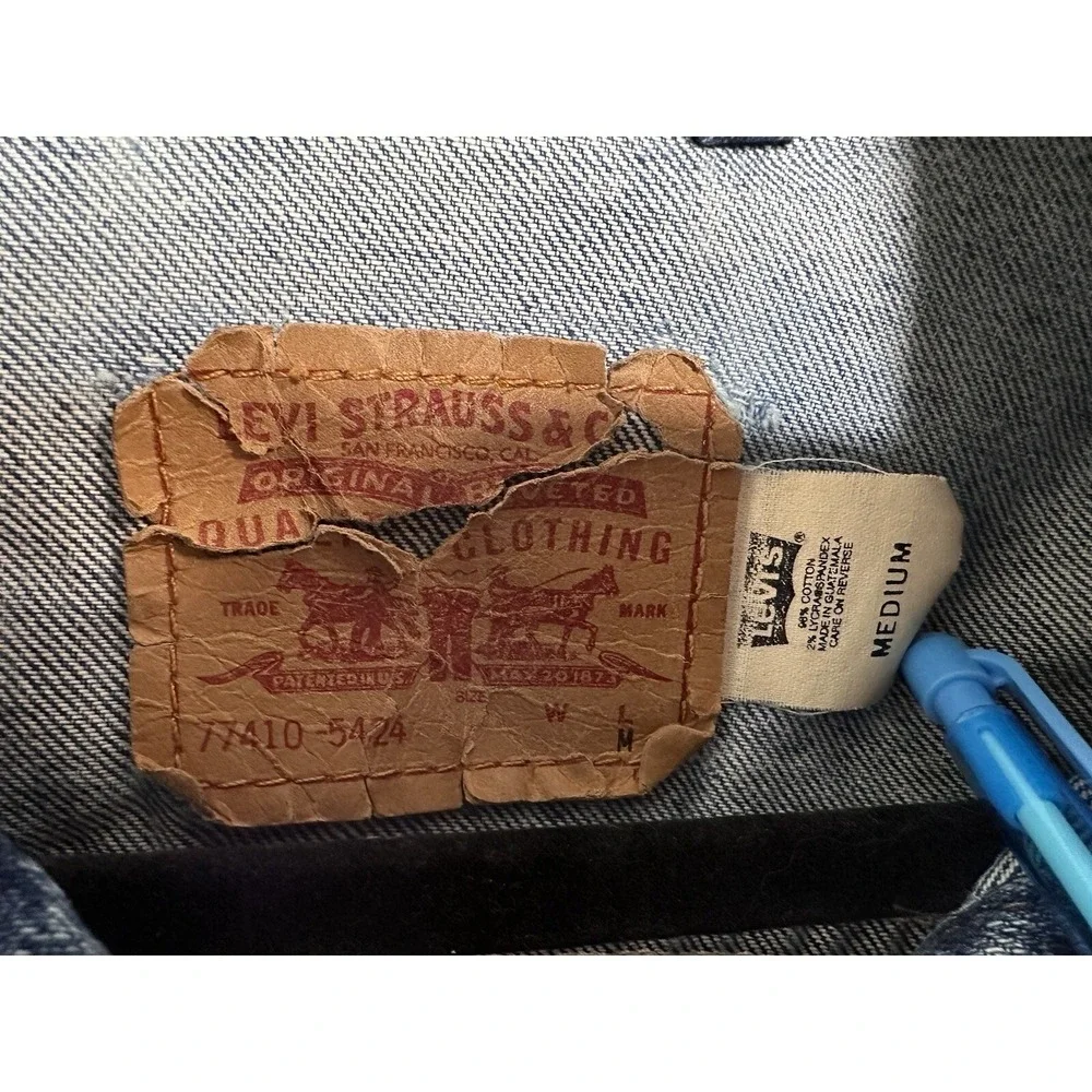 Levi's Jean Jacket Medium Y2K 2002 Trucker Iconic Coat Button Up Womens - Picture 10 of 16